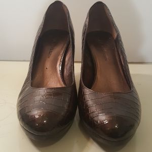 Anne Klein Pumps Women Gold Crocodile Print 6.5